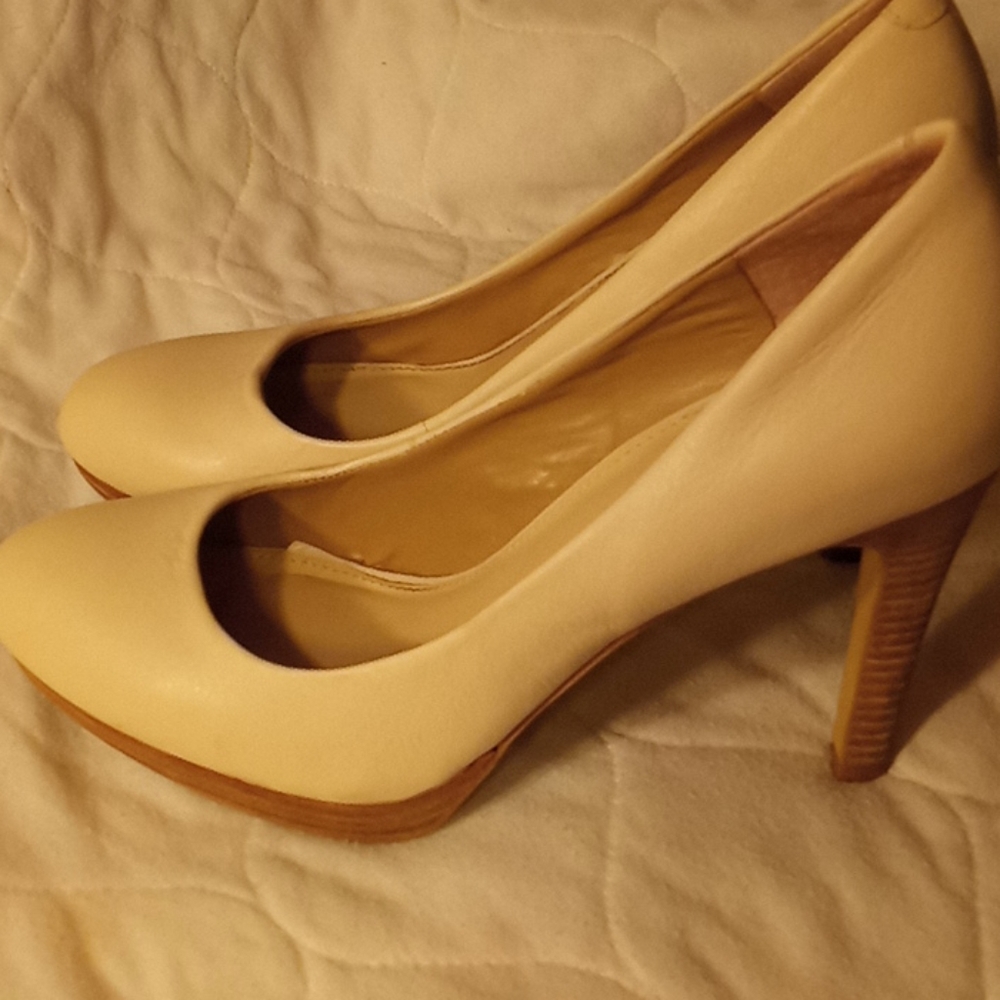 Banana republic heels